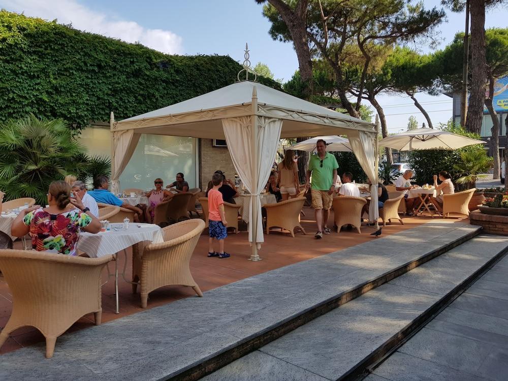 Villa Adriatica Ambienthotels Rimini Exterior foto
